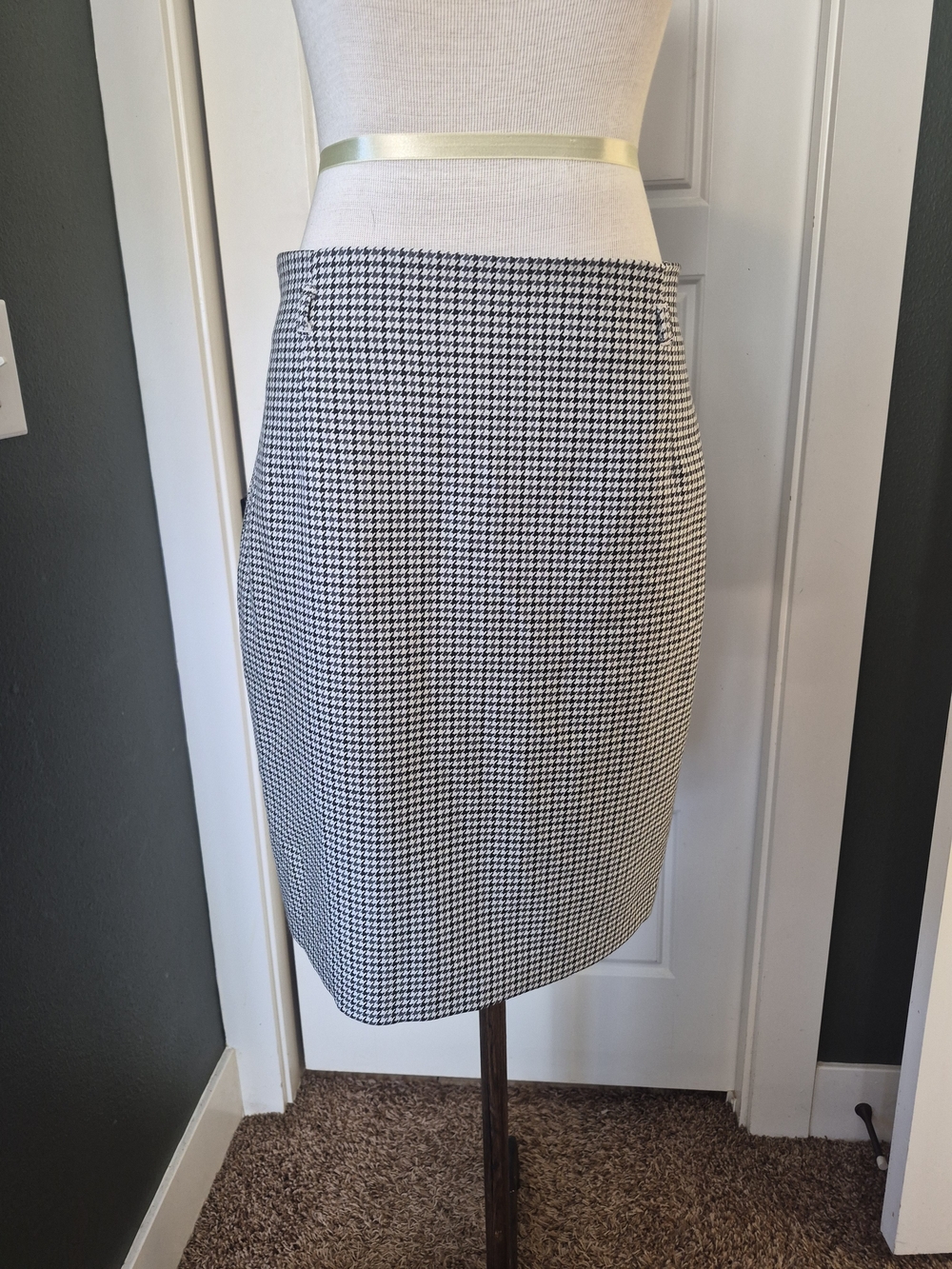 H&M Black and White Houndstooth Pencil Skirt